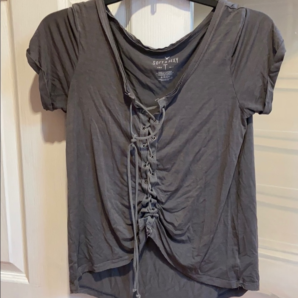 Grey shirt.